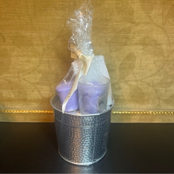 Yankee Candle Lilac Blossoms 3pc Gift Set 3.7oz Jar 2 Votives Glass Bucket New - Picture 2 of 8